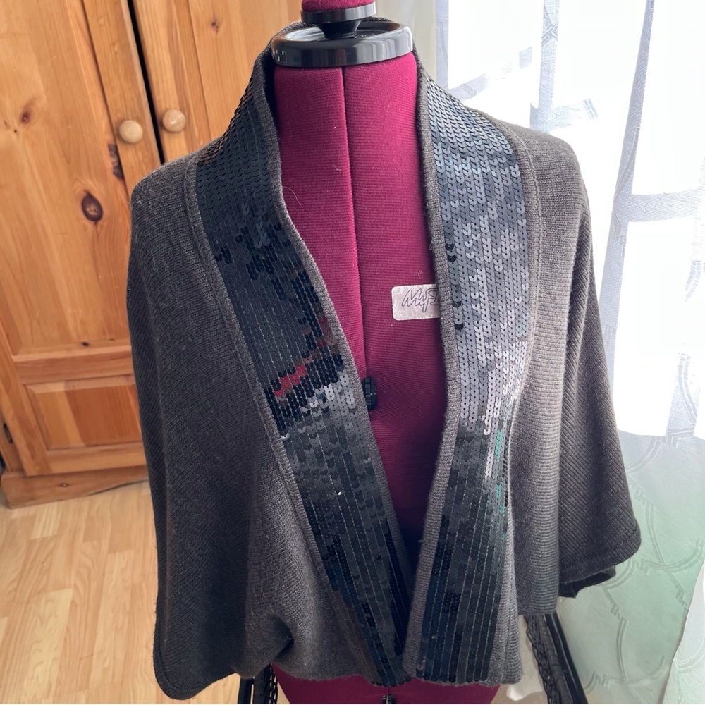 Avenue Black Sequin and Gray Poncho Shawl size 18/20 Festive Elegant Comfortable